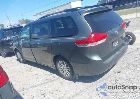2013 Toyota Sienna Xle V6 8 Passenger z USA, uszkodzony, nr VIN 5TDYK3DC6DS364168